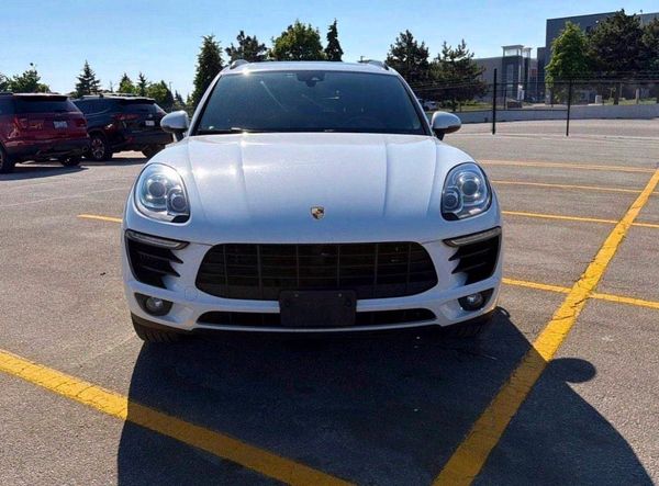 2018 PORSCHE MACAN