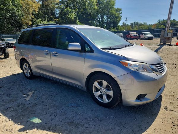 2015 TOYOTA SIENNA