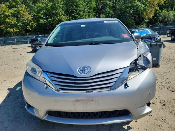 2015 TOYOTA SIENNA