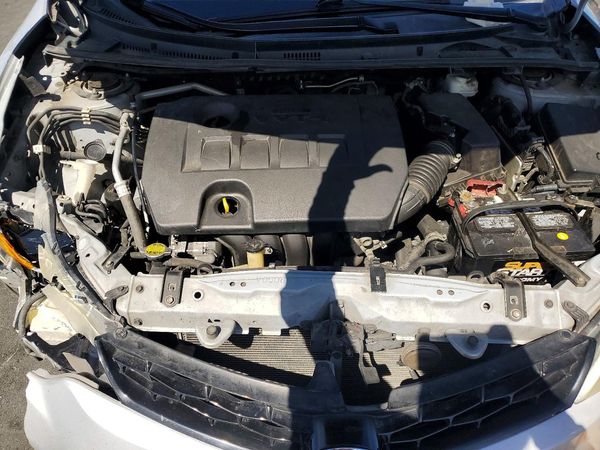 2014 TOYOTA COROLLA L/LE — Engine bay