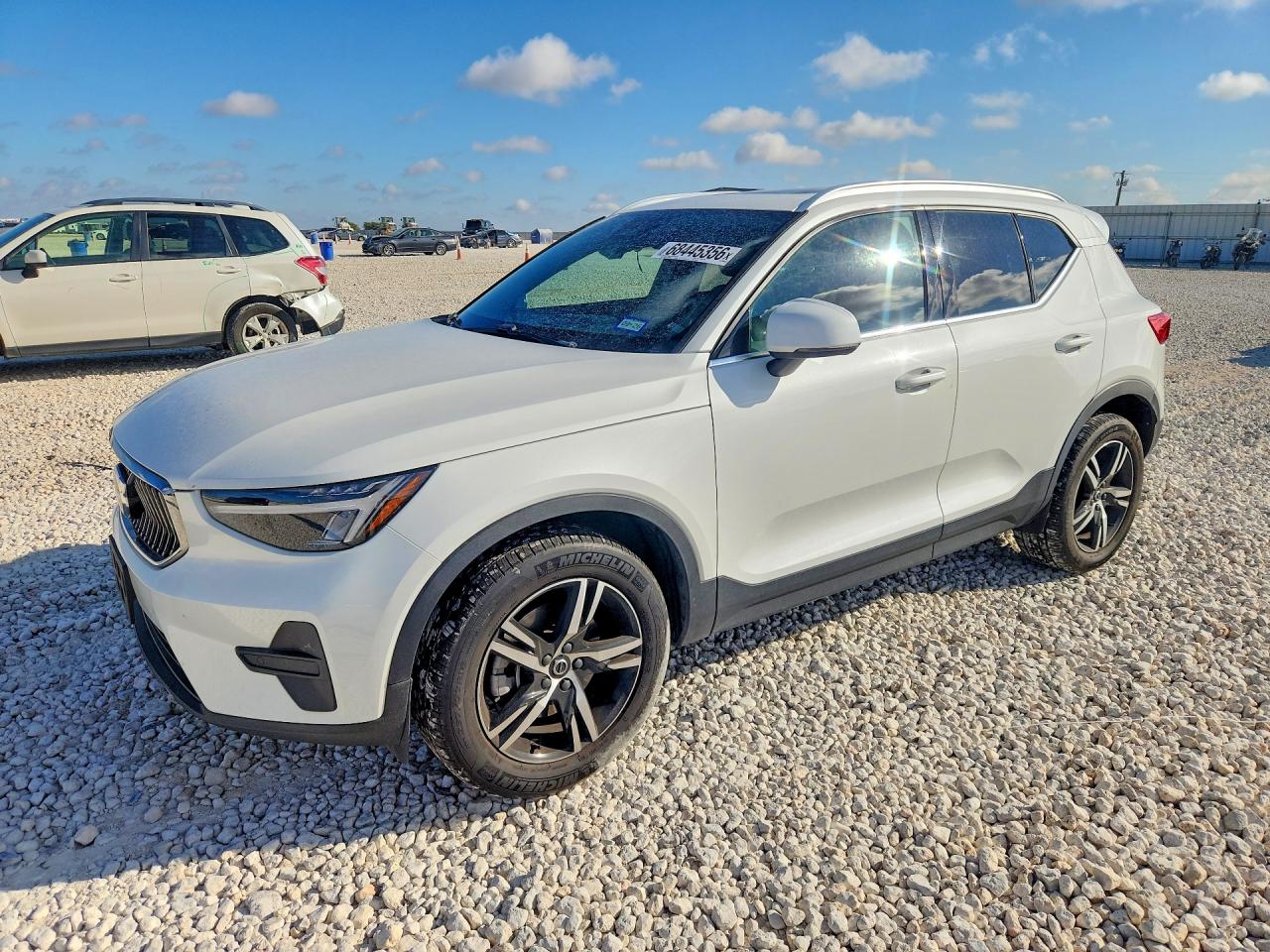 2025 VOLVO XC40