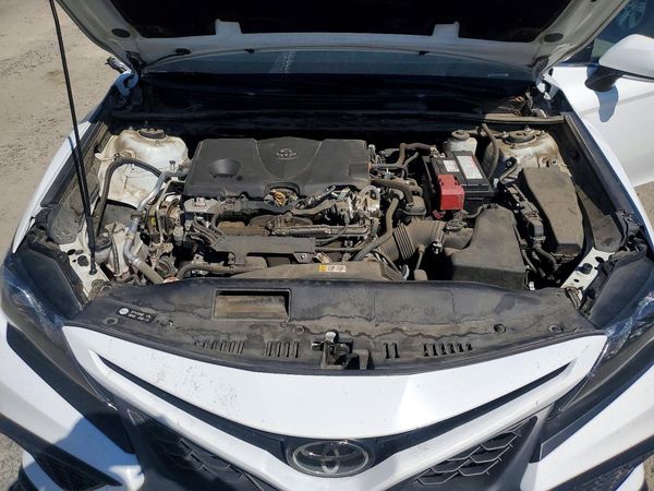2022 TOYOTA CAMRY SE — Engine bay