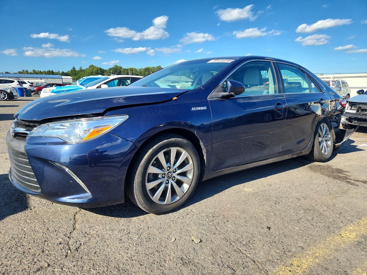 2017 TOYOTA CAMRY SOLA LE/SE/XLE Hybrid — Front 3/4