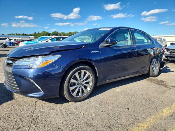 2017 TOYOTA CAMRY SOLA LE/SE/XLE Hybrid — Front 3/4