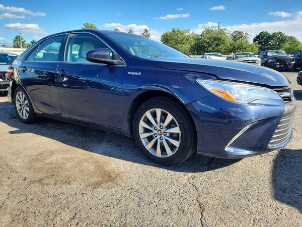 2017 TOYOTA CAMRY SOLA LE/SE/XLE Hybrid — Passenger 3/4