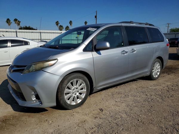 2014 TOYOTA SIENNA — Front 3/4