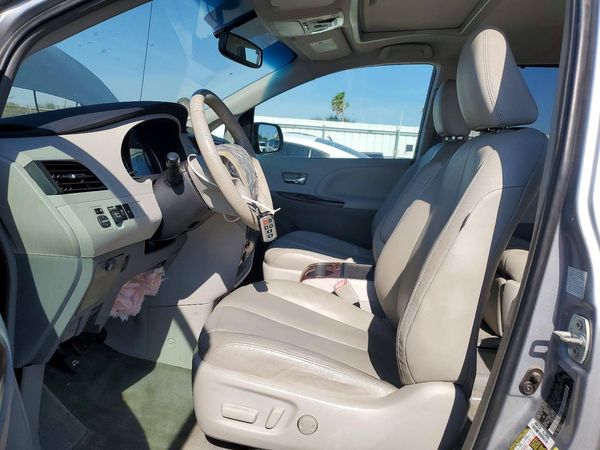 2014 TOYOTA SIENNA — DENT