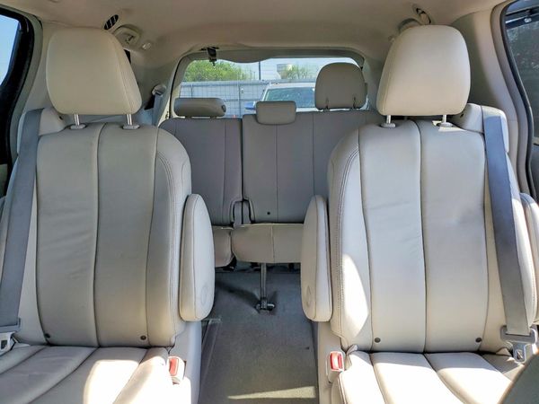 2014 TOYOTA SIENNA — SUVN