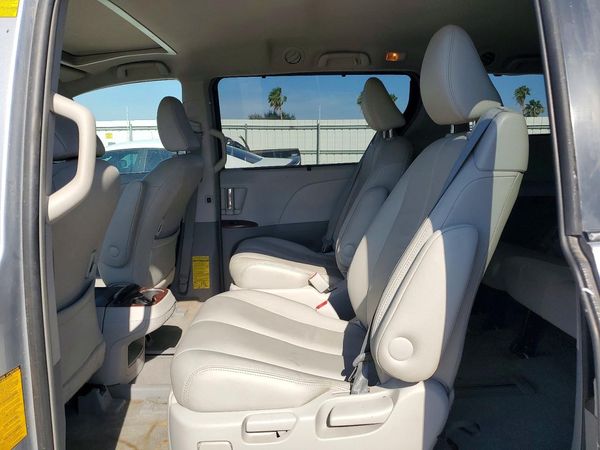 2014 TOYOTA SIENNA — PSRS