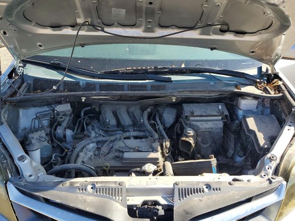 2014 TOYOTA SIENNA — Engine bay