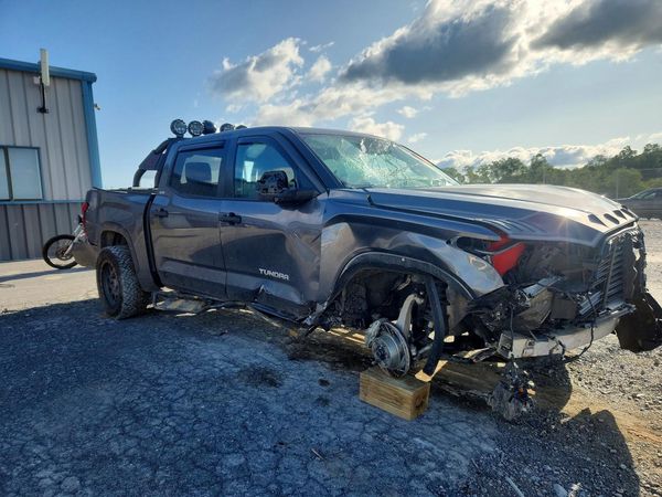 2024 TOYOTA TUNDRA SR5 — Passenger 3/4