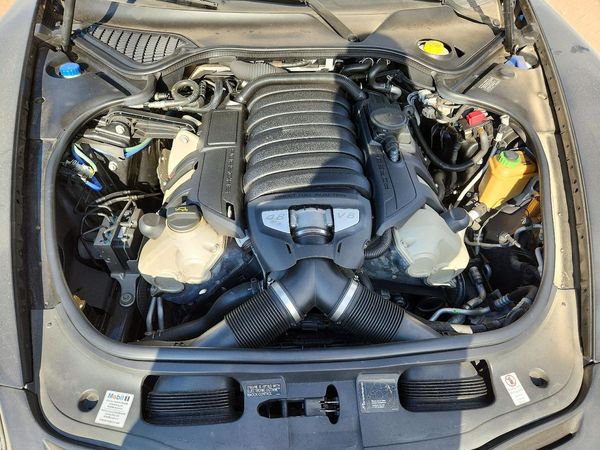 2012 PORSCHE PANAMERA S (2WD), 4S (4WD)