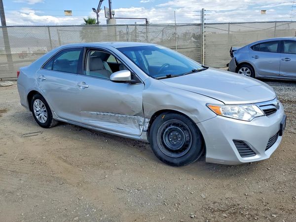 2014 TOYOTA CAMRY — Passenger 3/4