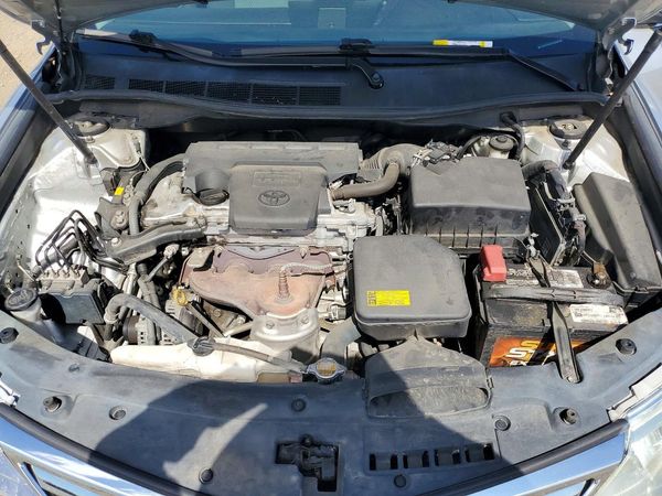 2014 TOYOTA CAMRY — Engine bay