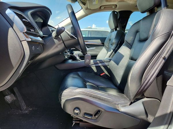 2017 VOLVO XC90