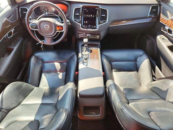 2017 VOLVO XC90
