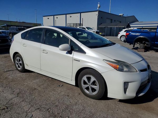2013 TOYOTA PRIUS — Passenger 3/4
