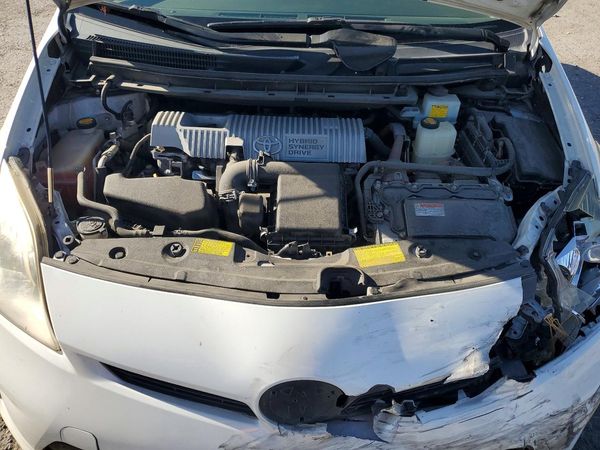 2013 TOYOTA PRIUS — Engine bay