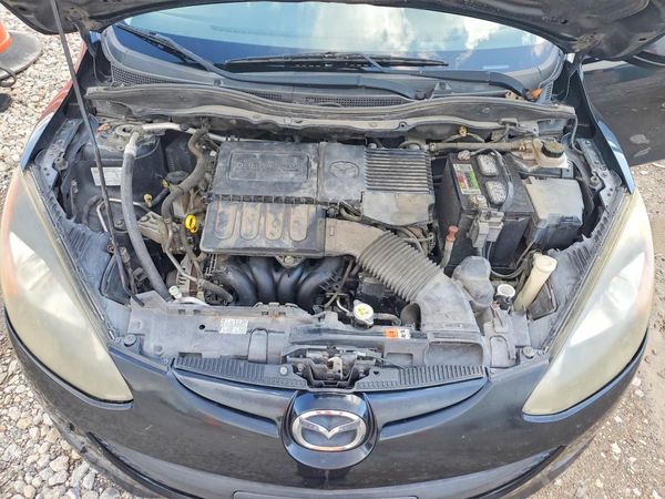 2014 MAZDA 2 Touring/GS — Engine bay