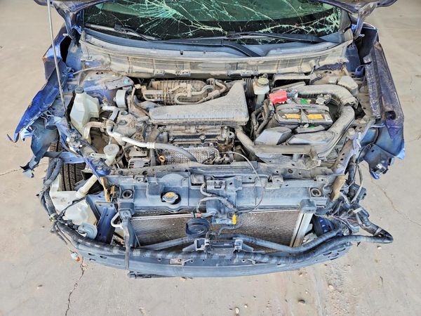 2020 NISSAN ROGUE — Engine bay