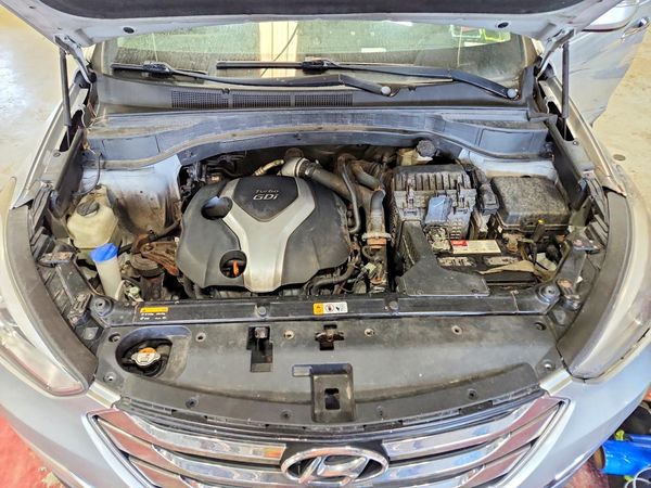 2013 HYUNDAI SANTA FE — Engine bay