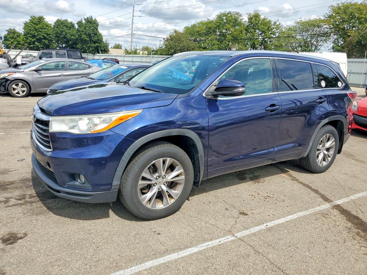 2014 TOYOTA HIGHLANDER Base/Hybrid — Front 3/4