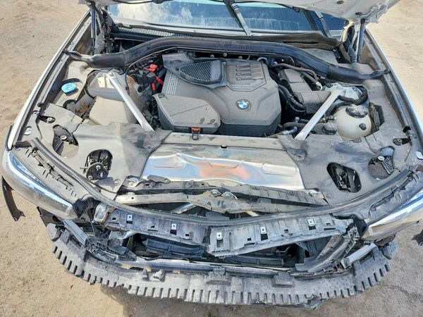 2025 BMW X4 xDrive 30i — Engine bay