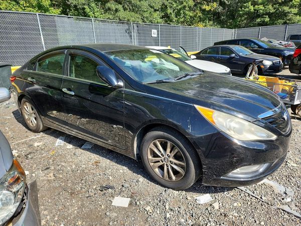 2013 HYUNDAI SONATA GLS/ GLS Popular — Passenger 3/4