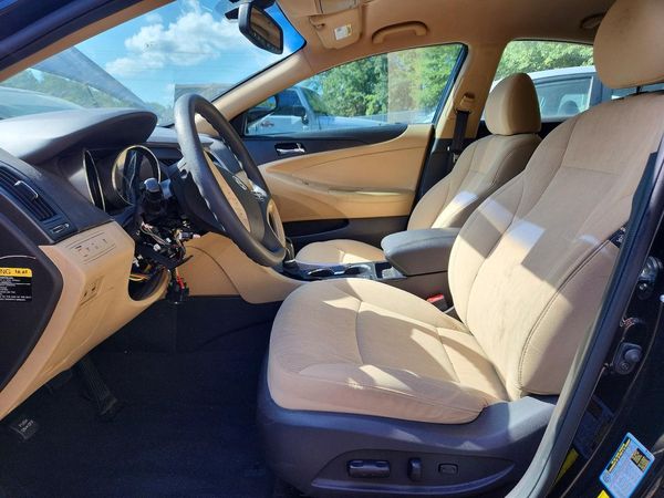 2013 HYUNDAI SONATA GLS/ GLS Popular — DENT