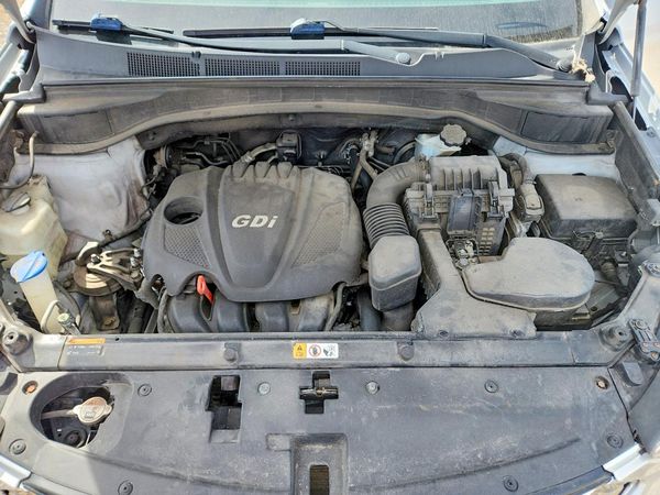 2014 HYUNDAI SANTA FE GLS — Engine bay