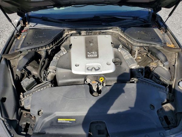 2015 INFINITI Q50 — Engine bay