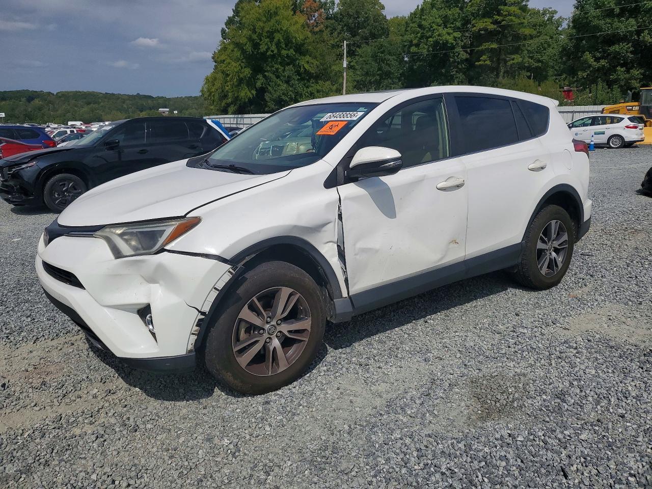 2018 TOYOTA RAV4 Adventure/XLE — Front 3/4