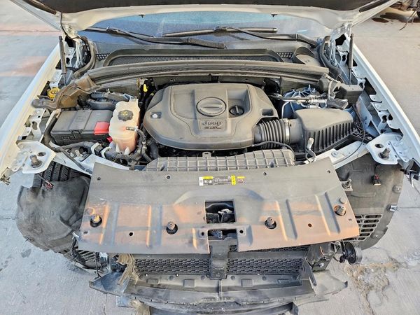 2024 JEEP GRAND CHEROKEE — Front 3/4