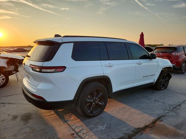 2024 JEEP GRAND CHEROKEE — Engine bay