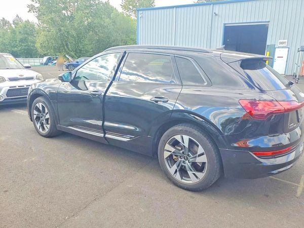 2021 AUDI E-TRON quattro Premium