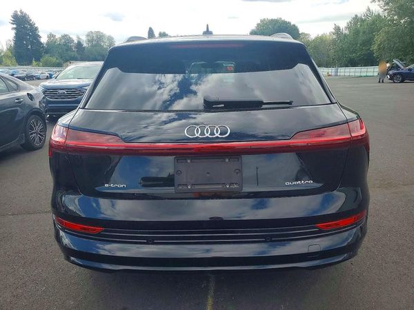 2021 AUDI E-TRON quattro Premium