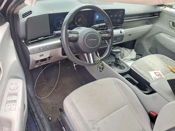 2024 HYUNDAI KONA SE