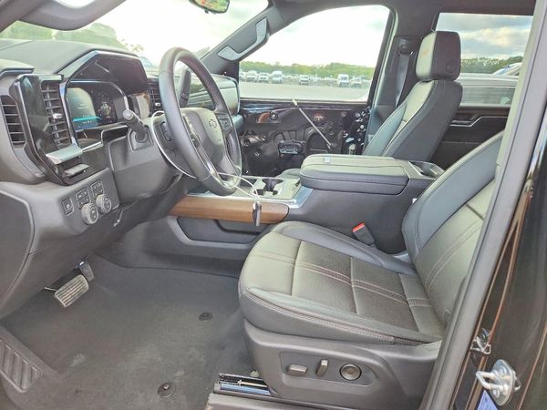2026 CHEVROLET SILVERADO High Country — DENT