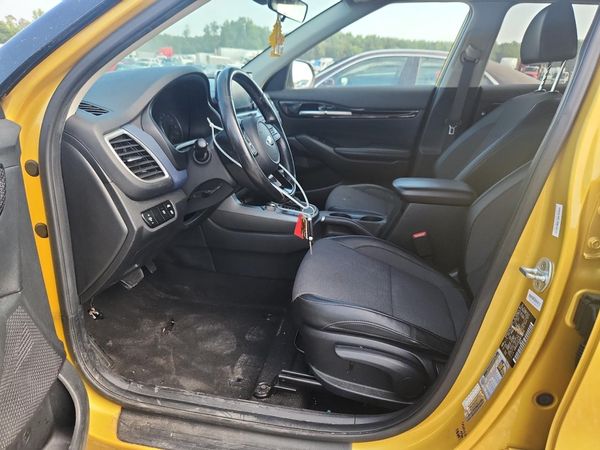 2021 KIA SELTOS — DENT