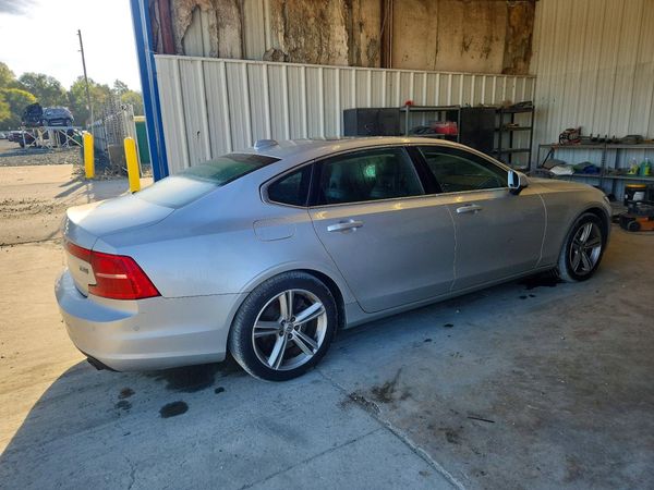2018 VOLVO S90 Momentum