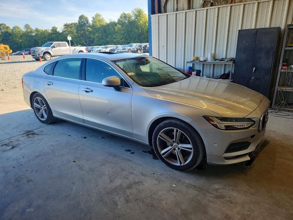 2018 VOLVO S90 Momentum