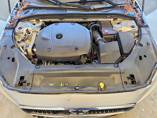2018 VOLVO S90 Momentum
