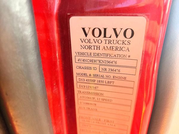 2019 VOLVO VN