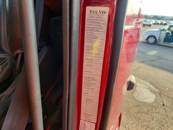2019 VOLVO VN