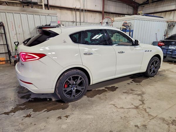 2017 MASERATI LEVANTE Luxury