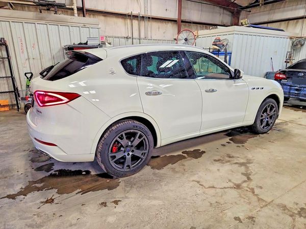 2017 MASERATI LEVANTE Luxury