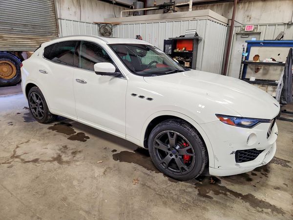 2017 MASERATI LEVANTE Luxury