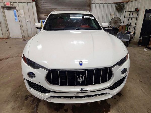 2017 MASERATI LEVANTE Luxury