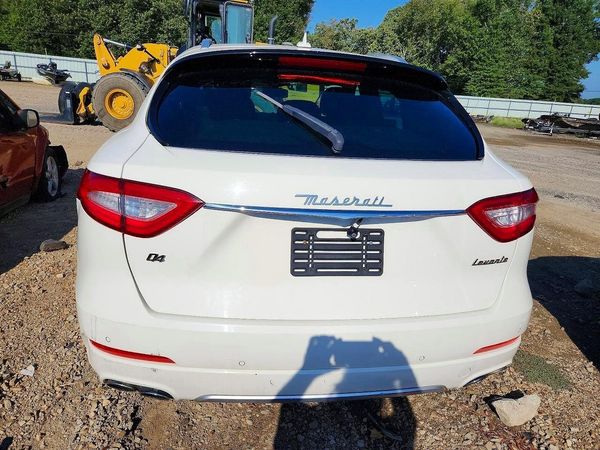 2017 MASERATI LEVANTE Luxury