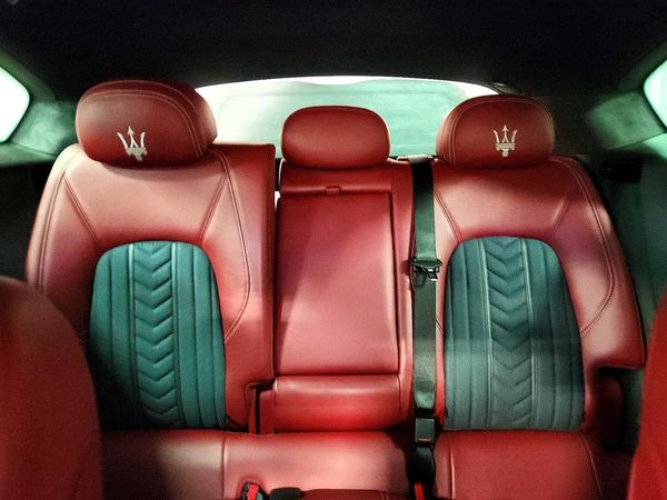 2017 MASERATI LEVANTE Luxury